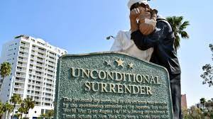 unconditional surrender statue in sarasota